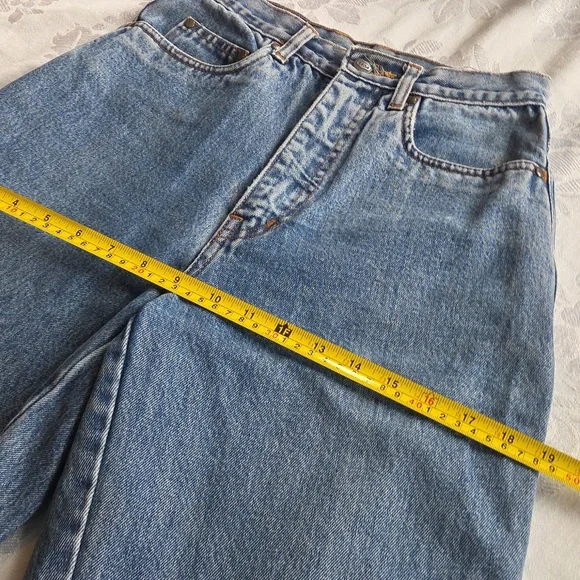 Vintage High Rise Mid Wash Mom Jeans - Picture 11 of 14